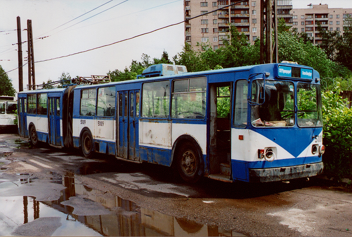 Троллейбус 1 г. Троллейбусный парк ЗИУ. ЗИУ 6205. Троллейбус ЗИУ 9 Москва. Троллейбус ЗИУ 6205.